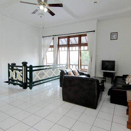 Hotel Fevytra Syariah Yogyakarta Exterior photo
