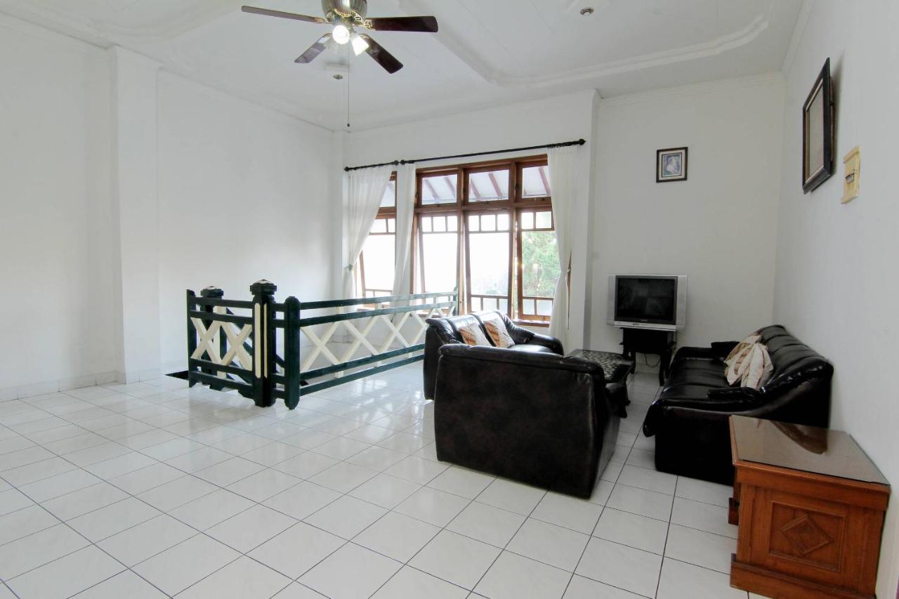 Hotel Fevytra Syariah Yogyakarta Exterior photo