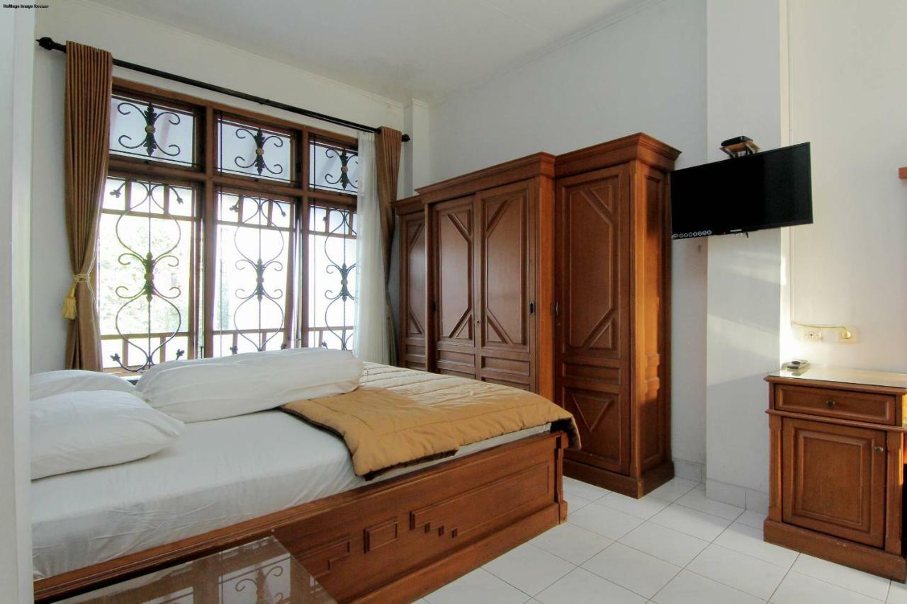 Hotel Fevytra Syariah Yogyakarta Exterior photo